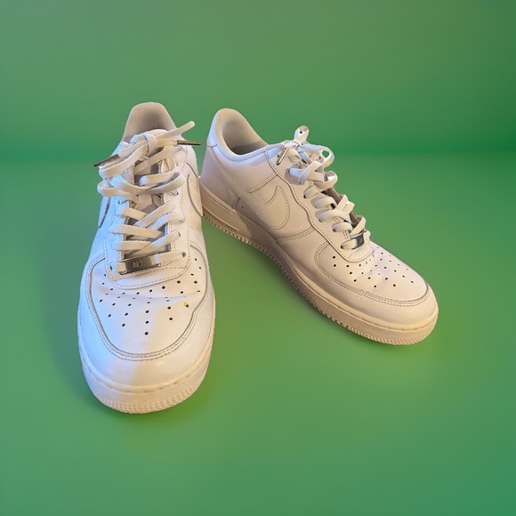 Nike Air Force 1 Low '07 Mens Size 9.5 White Athletic Lifestyle Shoes Sneakers‎
